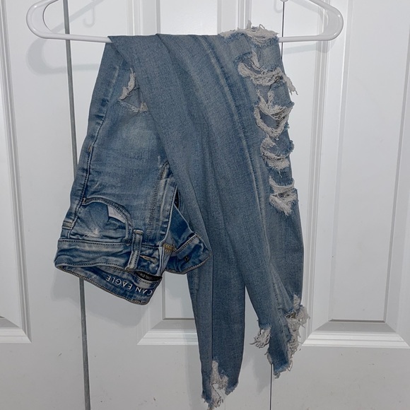 American Eagle Distressed Light Wash Skinny Jeans - Picture 1 of 6